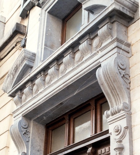 Entablement, Defacqzstraat 134, Sint-Gillis, 1894, arch. Hubert De Kock