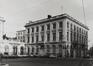 Koningsplein 11-12, 10. Koningsstraat 2. Portieken en voorgevels van de gebouwen op het Koningsplein, 1980