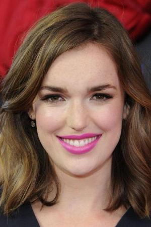 Elizabeth Henstridge