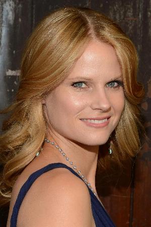 Joelle Carter