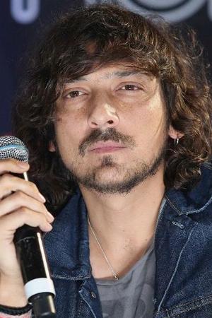 León Larregui