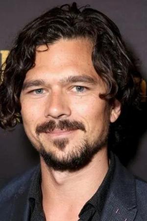 Luke Arnold