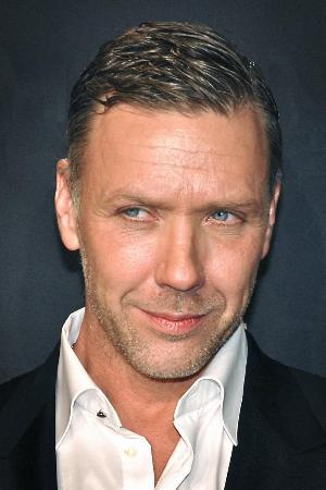 Mikael Persbrandt