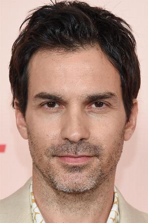 Santiago Cabrera