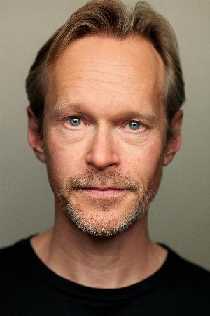 Steven Mackintosh