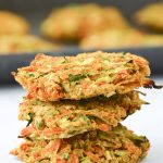 These chickpea veggie fritters have a hint of ginger and are perfect to add to your next Buddha bowl or salad! Vegetarian and vegan options. | Pumps & Iron @nicoleperr