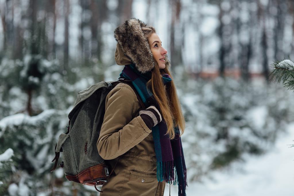 Co to jest parka? Jak ją nosić? Wszystko, co powinnaś wiedzieć o tym typie ubioru