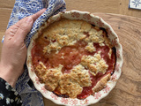 Cobbler aux Pêches et Fruits Rouges