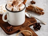 Chocolat chaud aux épices et guimauves