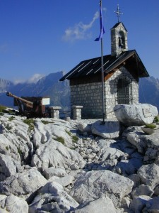 Chiesetta alpina in memoria dei caduti.