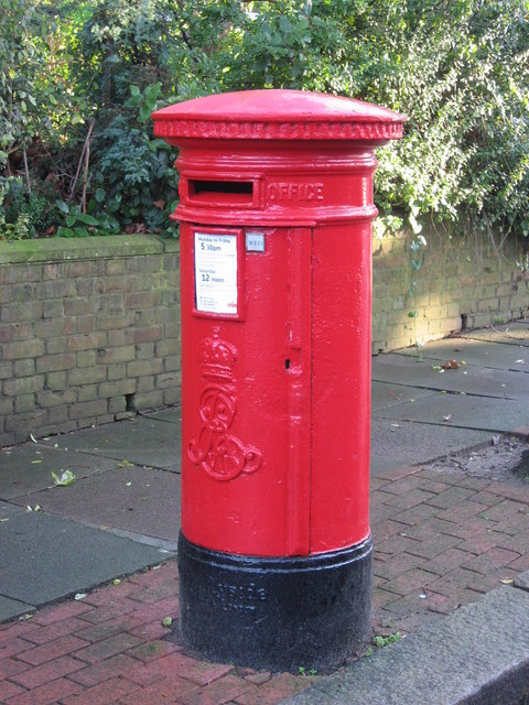 Edward VII postbox, Ferncroft Avenue / Hollycroft Avenue, NW3