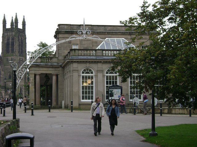 Linden Avenue, Pump Room Gardens