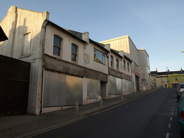 Laburnum Row, Torre