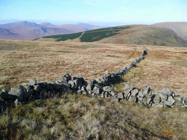 Junction of walls on Meikle Millyea