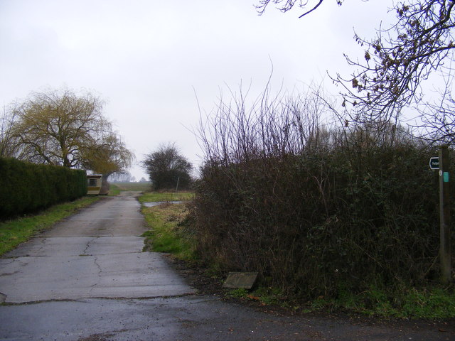 Footpath to the U2411 & entrance to Redhouse Farm