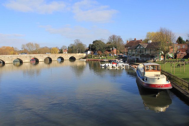 Thai Boathouse Restaurant and Clopton Bridge