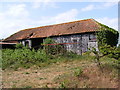 TM3558 : Barn off Beversham Road by Geographer