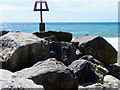 SZ1690 : Rock groyne near Hengistbury Head by Maigheach-gheal