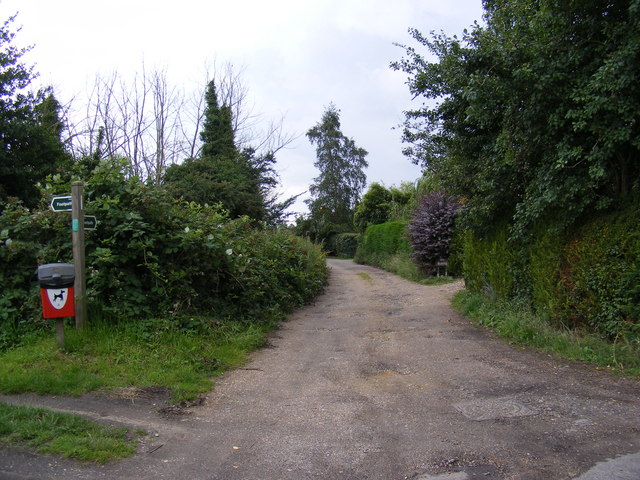 Footpath junction to the A1094 Aldeburgh Road & B1121 Aldeburgh Road