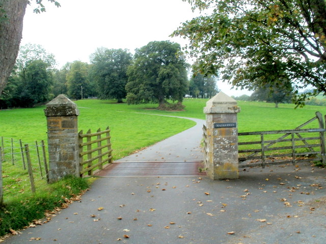 Entrance drive to Maesderwen west of Llanfrynach