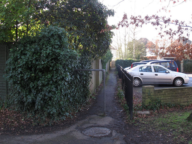 Footpath to Fairlawns