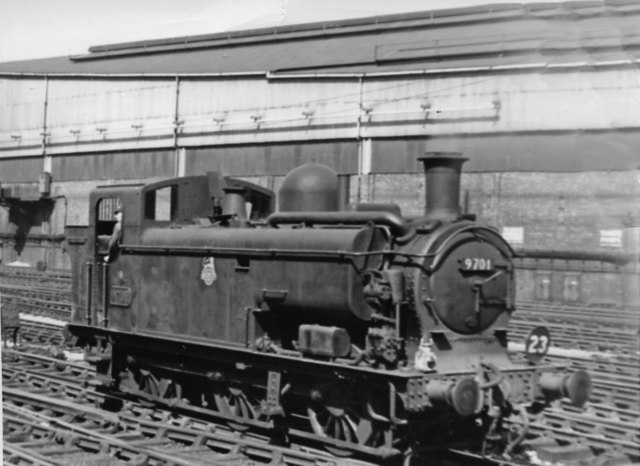 Ex-GWR condenser-fitted 0-6-0 Pannier tank at Paddington