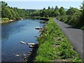 NS3977 : Weirs on the River Leven by Lairich Rig