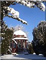 SU6784 : The Well in the Snow by Des Blenkinsopp