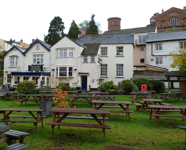 Picnic benches, Hope & Anchor, Ross-on-Wye