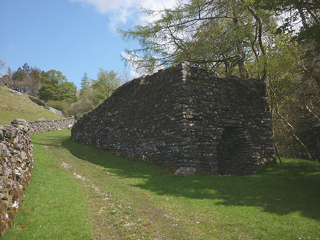 Disused lime kiln above Stockdale