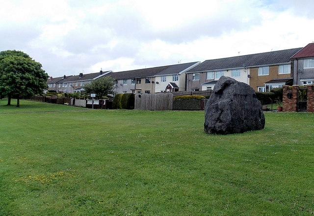 Large boulder on a green alongside Chapel Road, Nantyglo