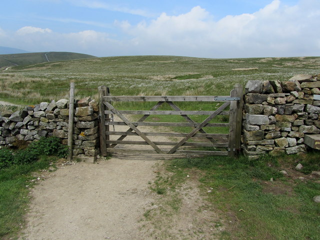 Pennine Way near Tarn Bar