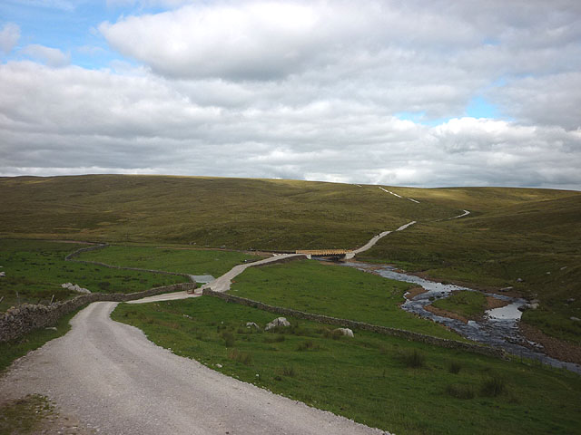 New bridge over Gayle Beck