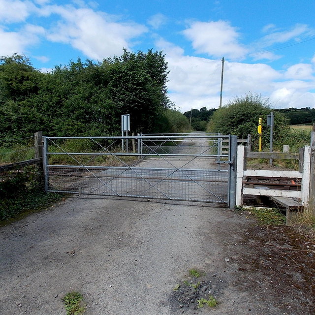 Level crossing and stile west of Pen-y-Bont railway station