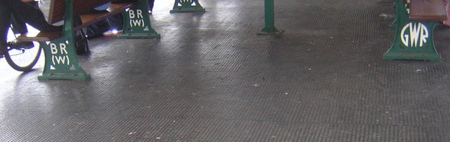 Benches, platforms 1/2, Cardiff Central / Caerdydd Canalog Station