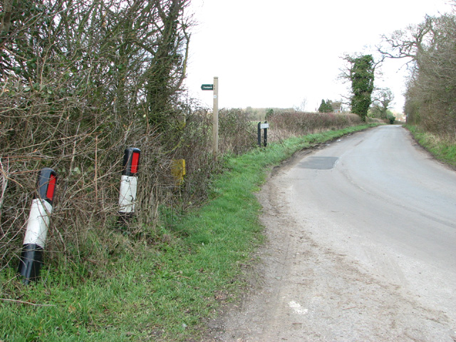 Fingerpost by Redisham Road/Station Road