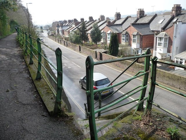 Steps down from the pavement, Cowley Bridge Road