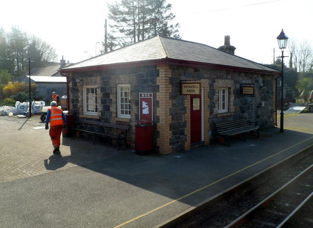 Ystafell Aros, Dinas railway station