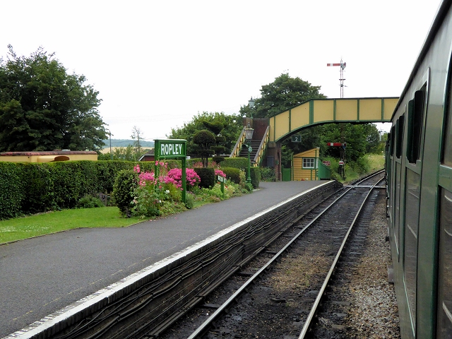 Ropley Station, Platform 1 and Passenger Footbridge