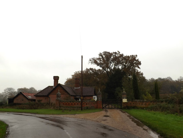 Church Road & entrance to Thelveton Hall