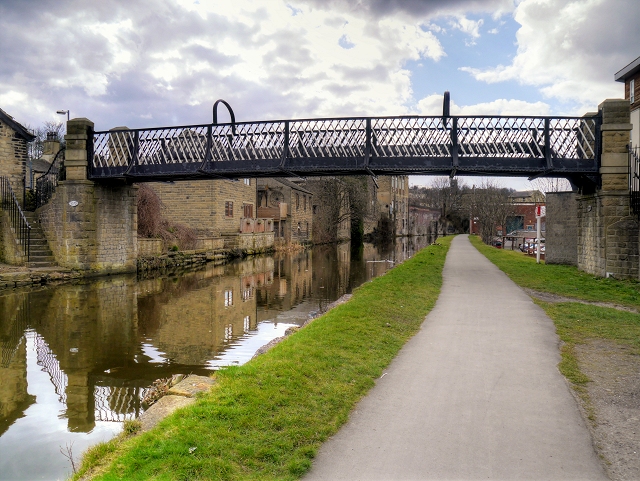 Leeds and Liverpool Canal, Gallows Bridge (207D)