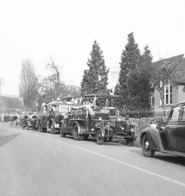 Fire engines at Victoria Hall Kemerton, 1952