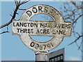 SZ0079 : Langton Matravers: an old fingerpost roundel by Chris Downer