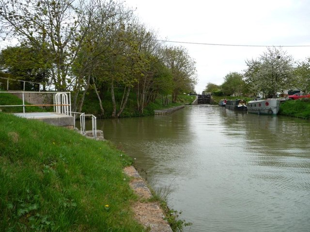 Former canal junction east of Semington Bridge