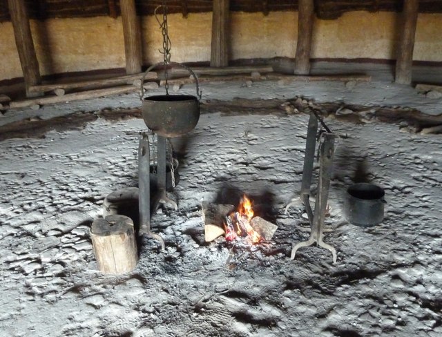 Butser Ancient Farm - Little Woodbury central hearth