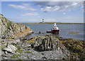 J5985 : The 'Ocean Crest' at Lighthouse Island by Rossographer