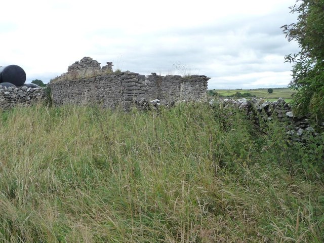 Ruined barn, east of Foolow