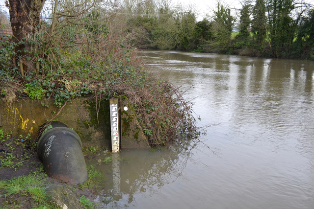 Level gauge by the River Avon, southeast Warwick 2016-01-07