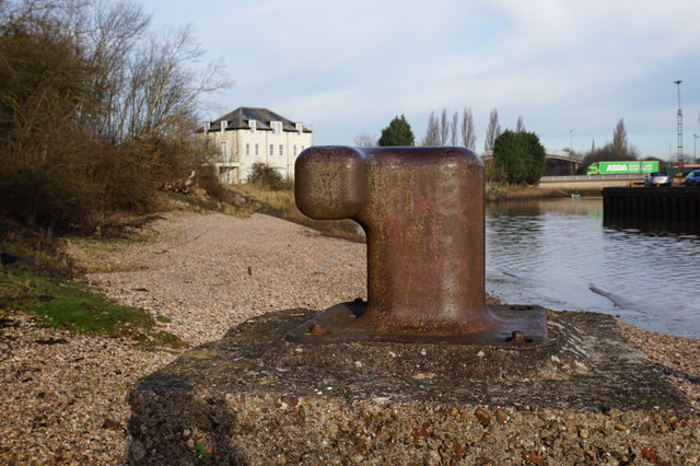 Mooring Bollard at Hessle Haven