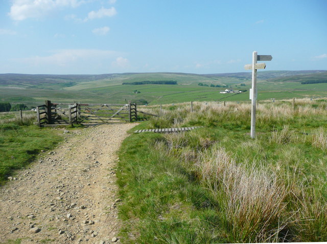 Junction of the Pennine Way with the Pennine Bridleway